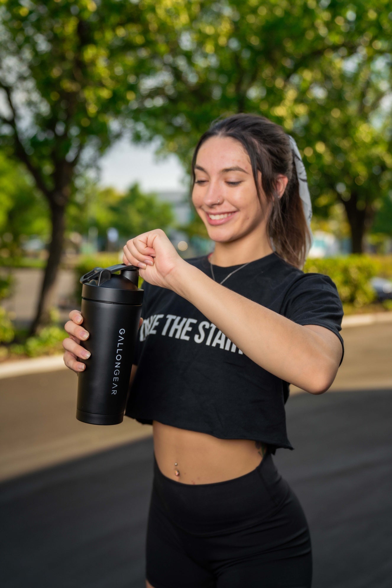 * IN - STOCK * GALLON GEAR STAINLESS STEEL DOUBLE WALL SHAKER BOTTLE | MIXER BALL INCLUDED 25oz/750ml  (BLACK)